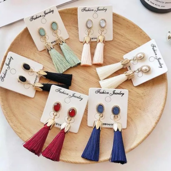 ⚜️[𝟯/$𝟭𝟴]⚜️Red Tassel Crystal Gold Earrings NEW - Picture 4 of 8